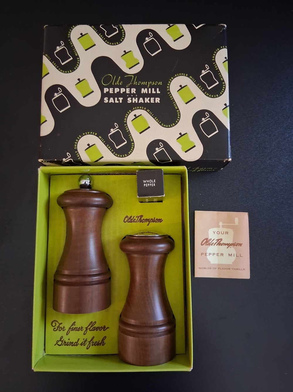 Olde Thompson Vintage Wood Pepper Mill and Salt Shaker Set NIB